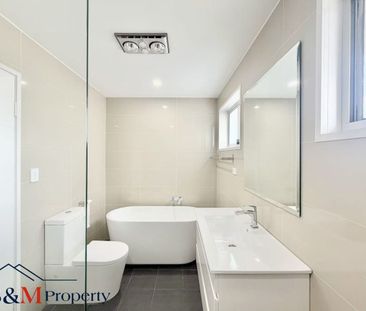 3 MINS WALKS FROM STATION LUXURY MODERN 3 BEDROOM TOWNHOUSE - Photo 2