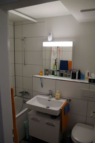 "An sonniger Lage mit grossem Balkon" - Photo 4