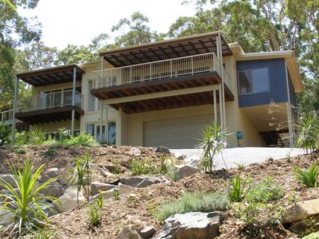 Spacious home surrounded by a leafy oasis with water views - Photo 4