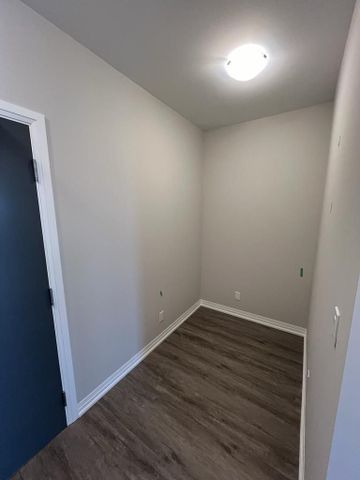 For Lease - 3265 Carding Mill Trail Unit# 415, Oakville, Ontario - Photo 2