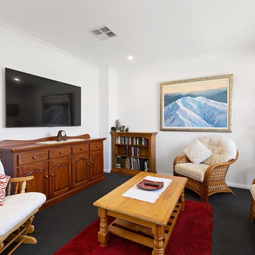 Modern 3 Bedroom Home in Sought-After Location - Photo 1