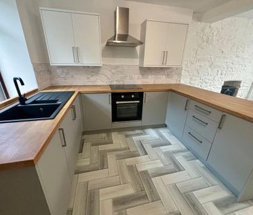 2 bedroom terraced house to rent - Photo 4