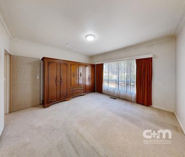 Three bedroom 1 bath two toilets - Photo 3