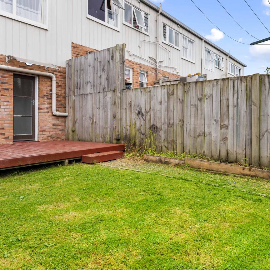 Private & Peaceful 2 Bed Retreat with Deck - Photo 1