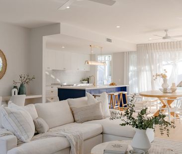 4 Bedroom Double Storey Duplex in Sunrise Beach - Photo 3