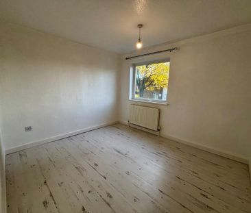 3 bedroom end of terrace house to rent - Photo 3