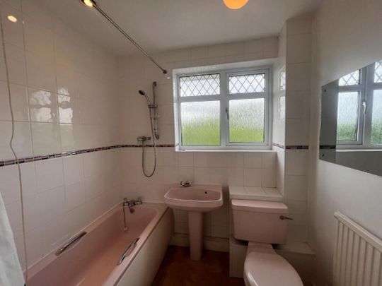 Woodside Avenue, Bridgend - Photo 1