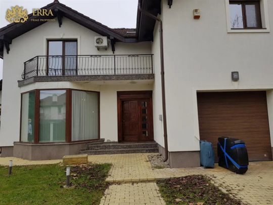 Vila cocheta, 6 camere, piscina. - Photo 1