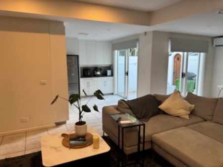 St Kilda East - Photo 2