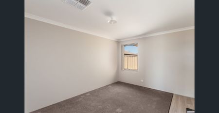 BEST KEPT SECRET IN SECRET HARBOUR ! - Photo 2