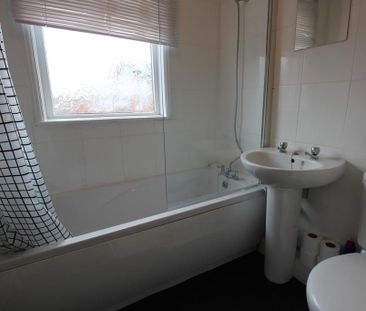 4 bedroom end of terrace house to rent - Photo 6