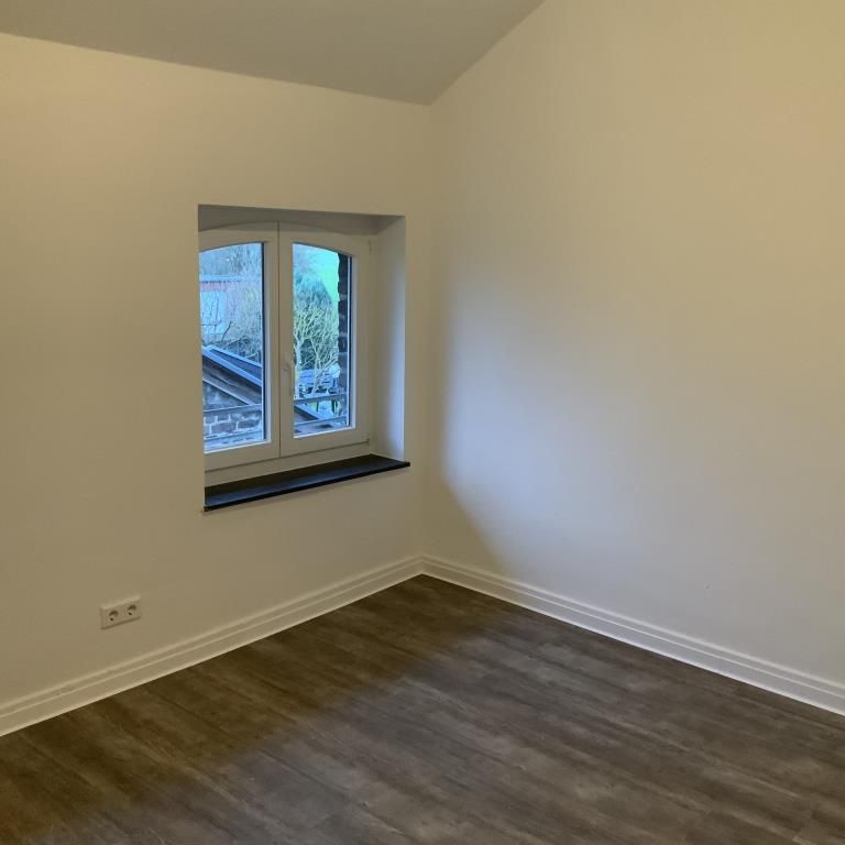 Kleines Reihenmittelhaus mit Altbaucharme - Photo 1