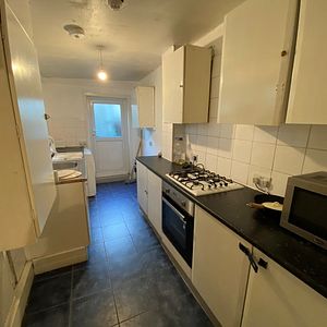 Room 6, 252, Aqueduct Street, Preston - Photo 2