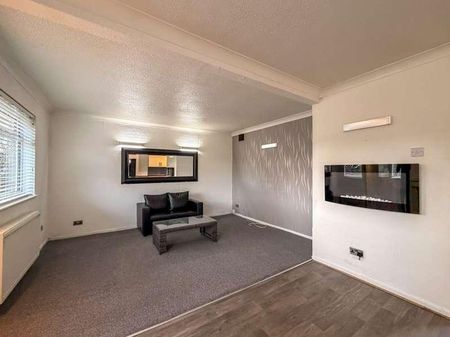 South Paddock Court, Northampton, NN3 - Photo 2