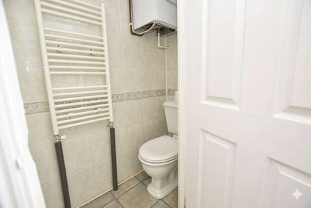 Tenby Close, Romford, RM6 - Photo 5