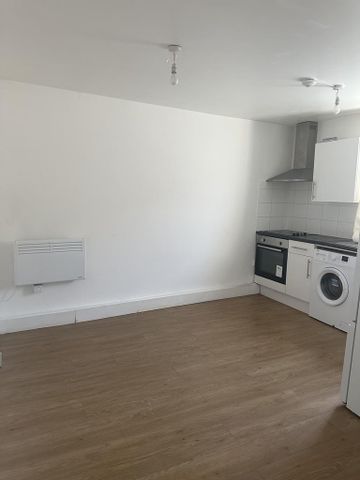 1 bedroom flat to rent - Photo 3