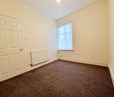 2 bedroom end of terrace house to rent - Photo 3