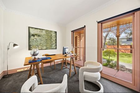 GRAND SCALE FAMILY LIVING IN ELITE BEACHSIDE POCKET - Photo 2