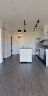 1 Bed + 1 Bathroom (accessible suite) in a modern building - Photo 1