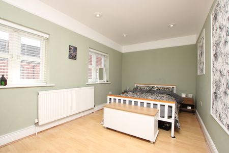 Alfred Street, Kettering, Northants, NN16 - Photo 3