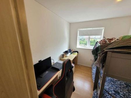 Double Bedroom House With Garden - Magnolia Gardens, Edgware, HA8 - Photo 4