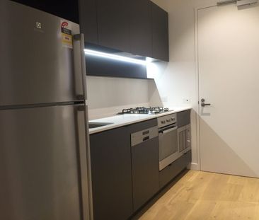 Historic 2 Bedroom Apartment - Photo 2