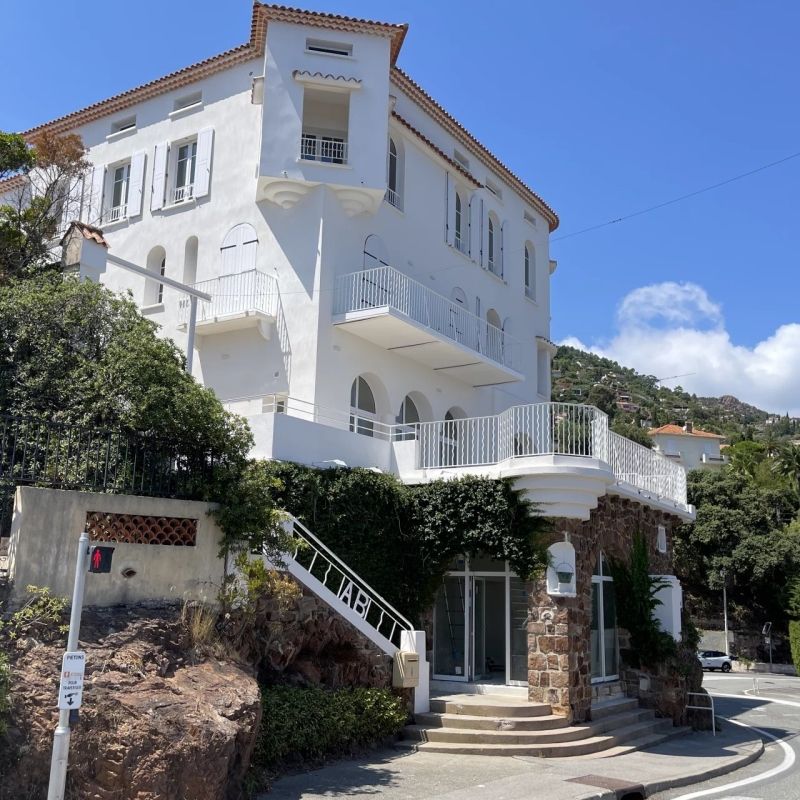 LOCATION LONG TERME APPARTEMENT VUE MER - Photo 1