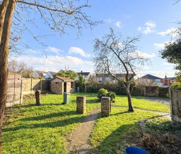 4 bed detached house to rent in Oakleigh Avenue, Hullbridge, SS5 - Photo 1