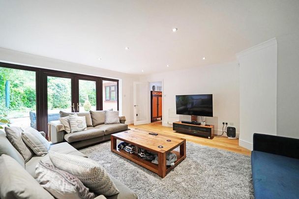 5 bedroom detached house to rent - Photo 1