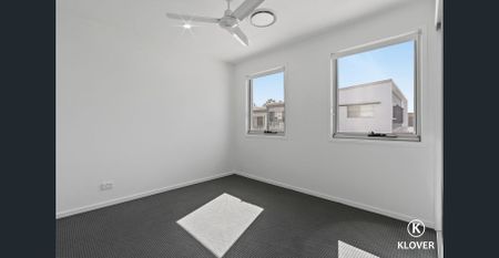 🏡 Exquisite 4-Bedroom Home: The Ideal Modern Family Haven! - Photo 5