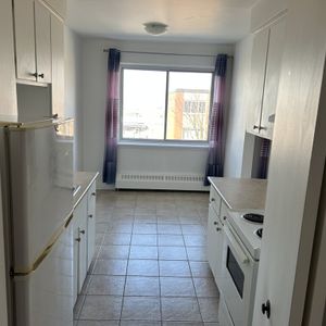 3 1/2 Côte Des Neiges-(tous-inclus)1250$ - Photo 2