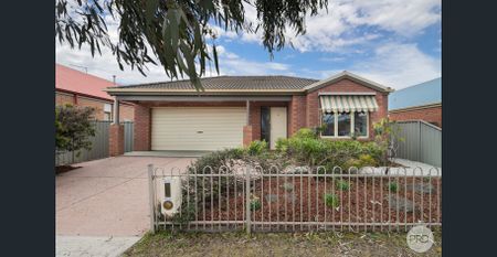 BEAUTIFULLY PRESENTED FAMILY HOME IN DELACOMBE! - Photo 5