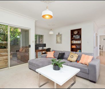 Stunning Townhouse! - Photo 1