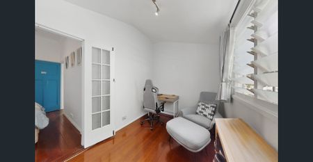 Stunning 3-Bedroom Home with Low Maintenance Garden Take the 3D Virtual Tour - Photo 4