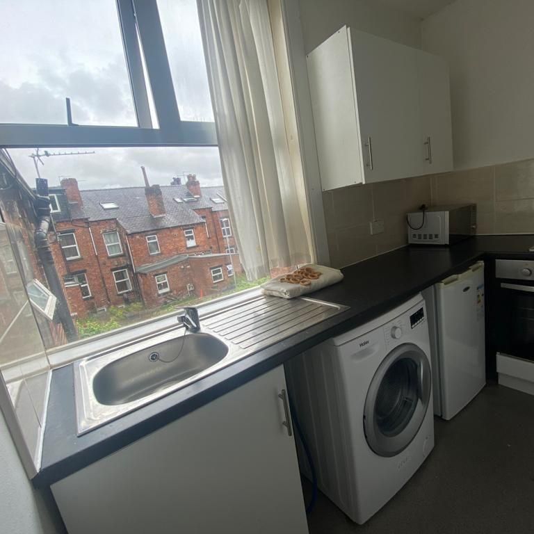 1 bedroom flat to rent - Photo 2