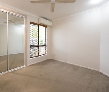 Beautifully presented family home with a pool! - Photo 6