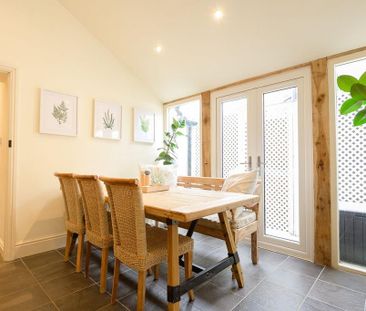 3 bedroom character property to rent - Photo 4