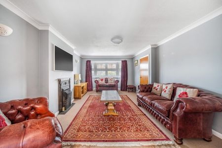 Amis Avenue, Addlestone, Surrey, KT15 - Photo 5