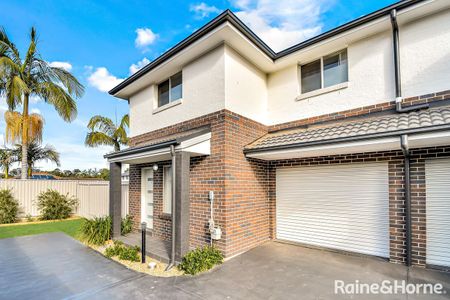 Modern Three Bedroom Town House - Photo 5