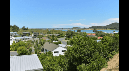 Cosy 3 Bedroom Home with Fabulous Views - Photo 2