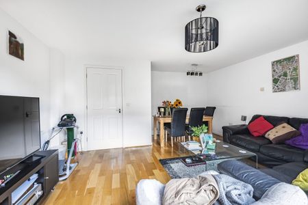 Empire Close, London, SE7 - Photo 2