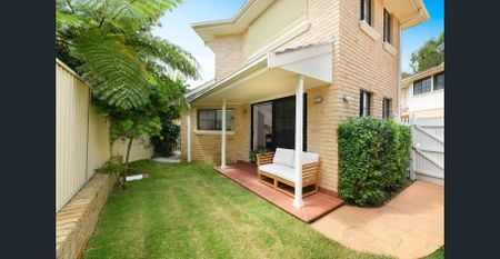 Renovated, spacious and ready to enjoy - Photo 2