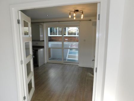 3 bedroom semi-detached house to rent - Photo 4