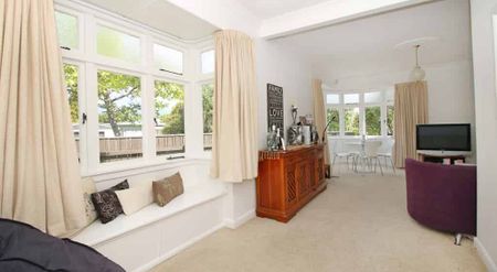 ROSLYN - 1 BEDROOM - Photo 4