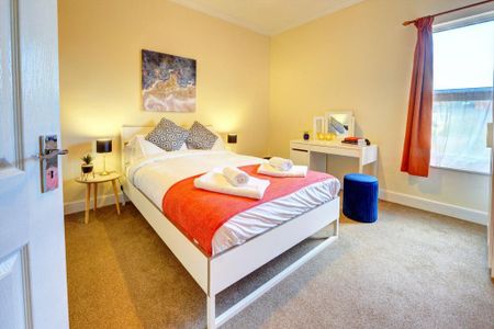 3 bedroom end of terrace house to rent - Photo 4