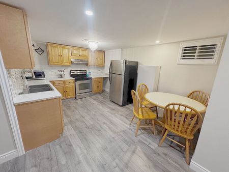 For Lease - 925 Byron Street, Whitby, Ontario - Photo 4