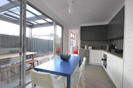 10-bedroom shared house / townhouse, Norman Street - Photo 3