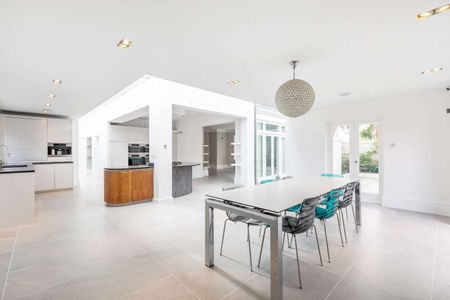 A substantial Edwardian family house with landscaped garden and off street parking. - Photo 3