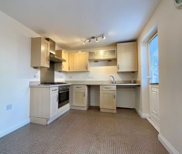 2 bedroom Semi-Detached House to let - Photo 6