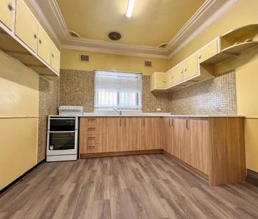 Charming 4 Bedroom Cabramatta Home - Photo 4